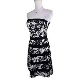 White House Black Market WHBM ~Woman Size 2~ White/Black Floral Strapless Dress.